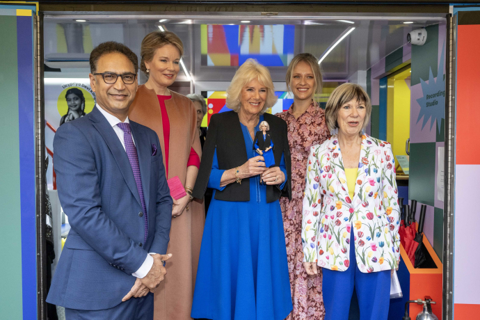 The Queen on board the WOW Bus